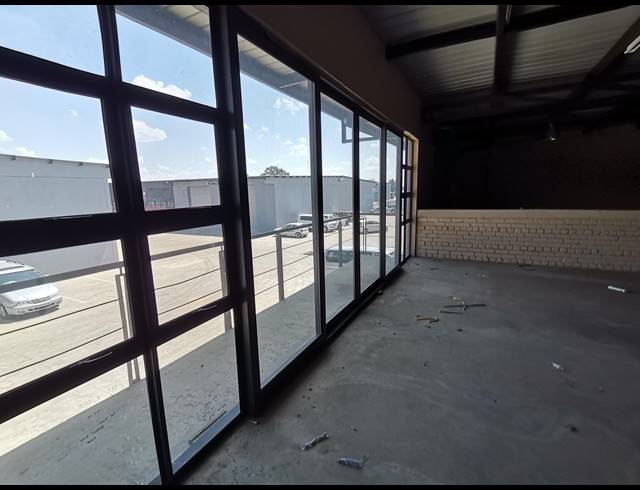 396M² WAREHOUSE TO LET IN POMONA